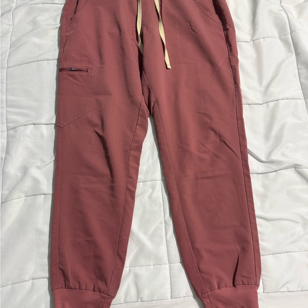 Figs Women's Joggers in Mauve with Cream Drawstring